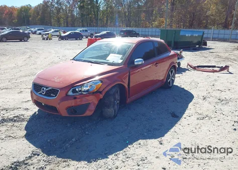 2011 Volvo C30 T5/T5 R-Design z USA, uszkodzony, nr VIN YV1672MK7B2238541